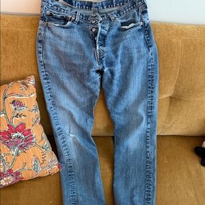 Levi's Straight Leg Women's Jeans in Light Blue Wash 501